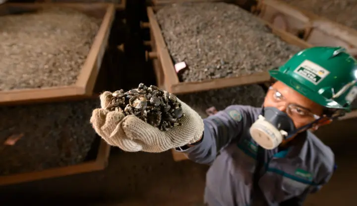 mining_industry_indonesia_121728_big
