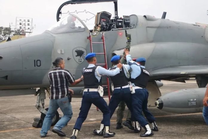 aksi-cepat-pilot-tempur-skadron-12