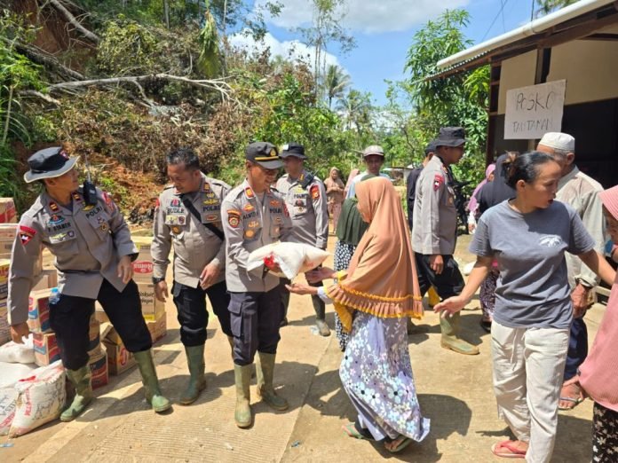 brimob-menyambung-nyawa-di-ujung-be