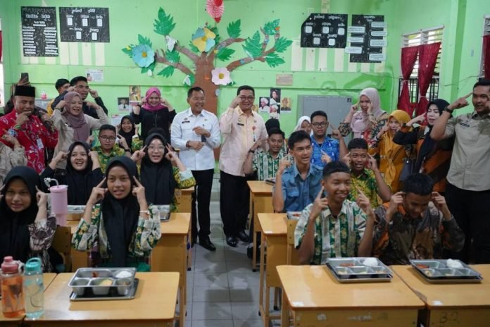 MBG_Jadi_Perhatian,_Sekdaprov_Pastikan_Pelaksanaan_Sesuai_Aturan