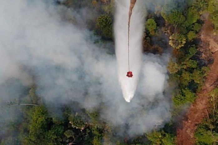 gempur-karhutla-riau-helikopter-bn