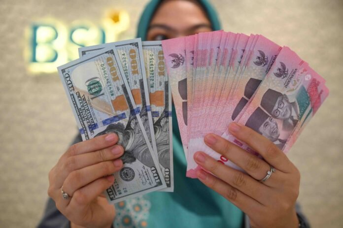 antarafoto-nilai-tukar-rupiah-terhadap-dolar-as-ditutup-menguat-17690491852