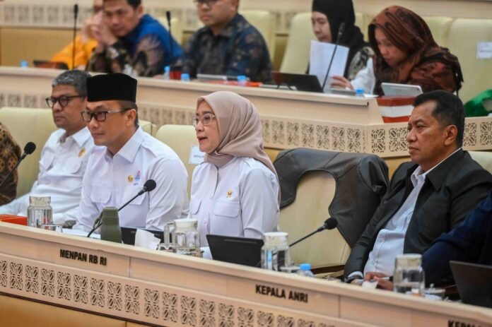antarafoto-raker-komisi-ii-dpr-dengan-pemerintah-1784454315