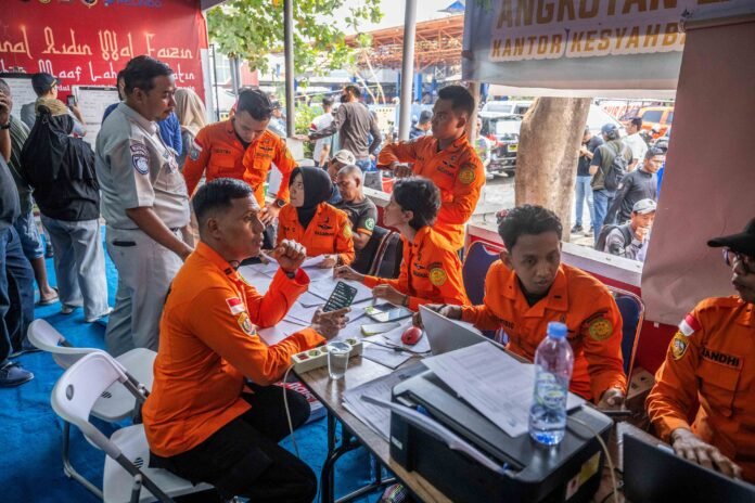 antarafoto-posko-evakuasi-kecelakaan-kapal-motor-di-banjarmasin-1789294720