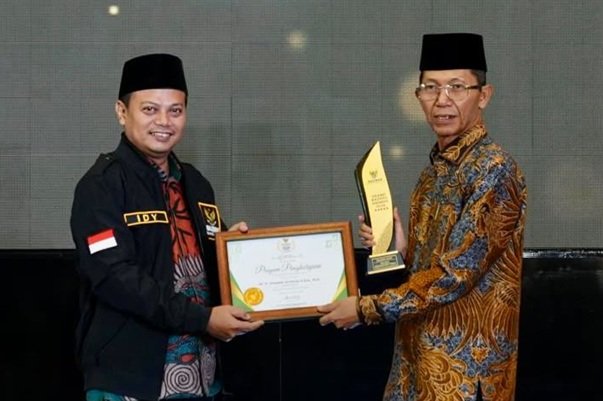 Amsakar Raih Predikat Wali Kota Pendukung Zakat Terbaik