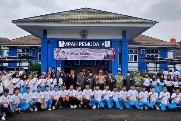 Bupati Azhari Lepas 72 Kontingen POPDA Lebong, Targetkan Prestasi Terbaik