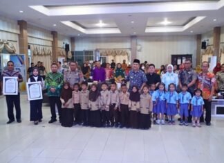 Bupati Bangka Salurkan 240 Smart Tablet, Perkuat Digitalisasi Pendidikan