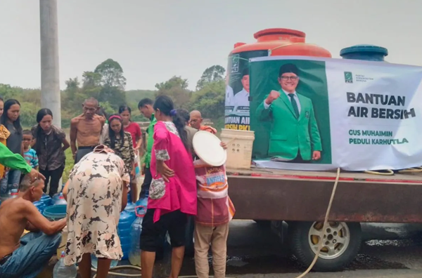 Cak Imin Kirim 12.000 Liter Air Bersih, PKB Bantu Warga Terdampak Karhutla di OKI