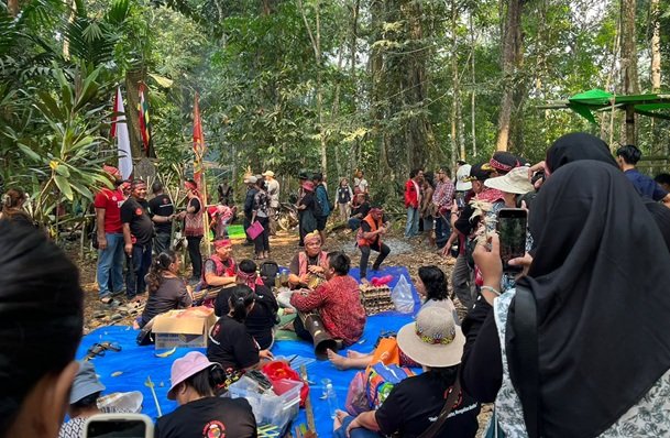 Dukung Upaya Pengakuan Masyarakat Adat, TEP UI - Kementrans Dokumentasikan Lima Sub-Suku Dayak