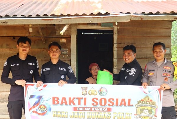 HUT Humas Polri ke-75, Polres Lebong Salurkan 10 Paket Sembako untuk Warga 2
