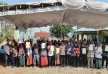 Kementerian Transmigrasi Tuntaskan Penantian Warga Jeringo, 109 Sertifikat Dibagikan