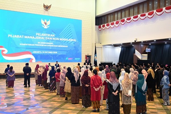 Lantik 162 Pejabat, Abdul Mu’ti Tekankan Birokrasi Pendidikan yang Ramah dan Tak Mempersulit Masyarakat
