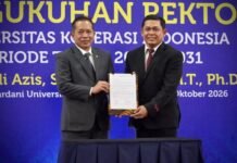 Menkop Ferry Julantono Kukuhkan Prof. Yudi Azis Sebagai Rektor IKOPIN University