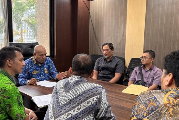 Pemkot Sorong Tinjau Lahan PSU, Jeremias Gembenop Pastikan Batas Tanah Diperjelas