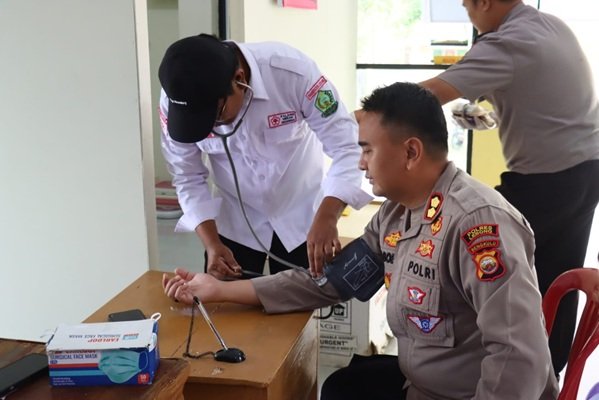 Peringati Hari Jadi Humas Polri ke-75, Polres Lebong dan Awak Media Donorkan Darah Kepada Masyarakat. 2
