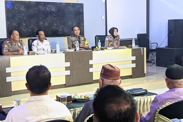Polres dan warga lubuk saung