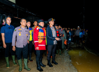 Respons Cepat Tangani Banjir Padang, Polri Dirikan Posko Kesehatan