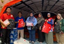 Sudinsos dan PMI Jakarta Timur Bergerak, Penyintas Kebakaran Rawamangun Terima Bantuan