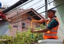 Wali Kota Tri Adhianto Turun Langsung Tertibkan Kabel Semrawut di Bekasi, 3 Kilometer Jalur Disiapkan untuk Ducting