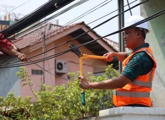 Wali Kota Tri Adhianto Turun Langsung Tertibkan Kabel Semrawut di Bekasi, 3 Kilometer Jalur Disiapkan untuk Ducting