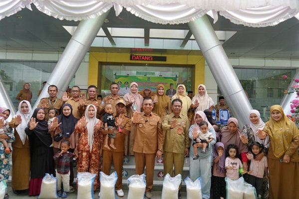 Wali Kota Bima Salurkan 3 Ton Beras, Perkuat Upaya Penanganan Stunting